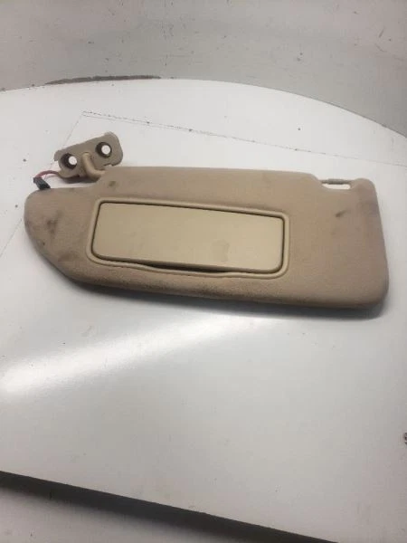 Driver Sun Visor With Illumination Fits 05-09 VOLVO 60 SERIES 1105618 - Image 1 of 4