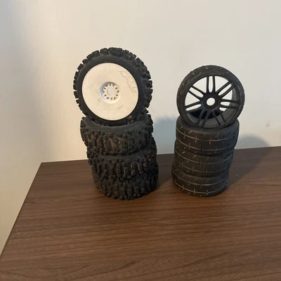 4x Proline Badlands #9021 1/8 Buggy Knobby neumáticos todoterreno 1,6 x 4,58 y 4 x GRP Foto 1 de 4