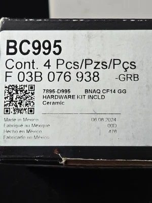 Juego de pastillas de freno de disco - Pastillas de freno de cerámica QuietCast con herrajes para Sienna 2004 Foto 1 de 3