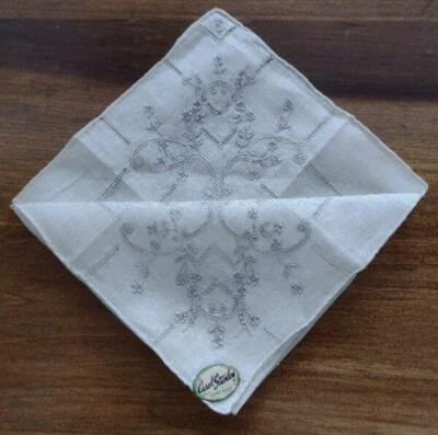 Nuevo con etiquetas Vintage Hanky Dibujado Plateado Rollo Bordado Carol Stanley Lino Nuevo Foto 1 de 4