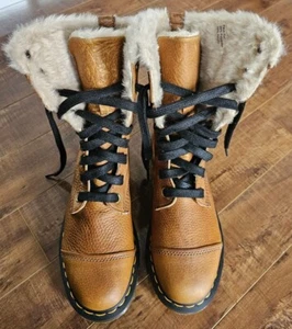 DR. MARTENS Aimilita FL Fur-Lined GRIZZLY LEATHER Boots TAN Sz US 10 Women - Bild 1 von 15