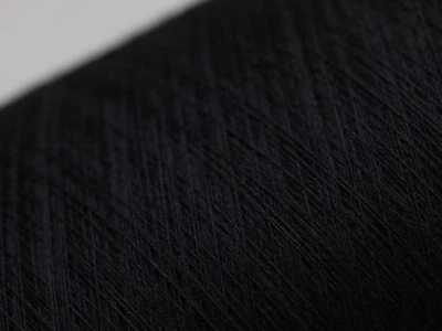 A30 (40€/kg) 1200g YORK REINE SCHURWOLLE MERINO EXTRAFEIN SCHWARZ (60/2) Zwirn - Bild 1 von 2