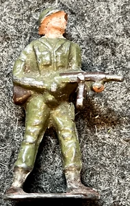 VINTAGE LEAD TOY SOLDIER FIGURE STANDING WITH AUTOMATIC RIFLE - Picture 1 of 4