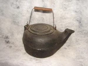 Antique Primitive Cast Iron Black Tea Kettle with sliding lid - Picture 1 of 2