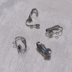 IN67 - LOT DE 4 CLIPS ACIER INOXYDABLE SUPPORTS BOUCLES D'OREILLES 16mm x 12mm - Picture 1 of 4