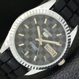 VINTAGE SEIKO 5 AUTOMATIC REFURBISHED JAPAN MENS BLACK DIAL WATCH a440375-6 - Picture 1 of 10