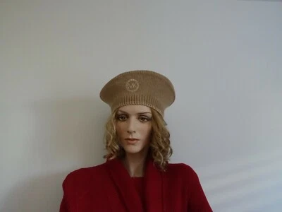 GORRO TEJIDO BOINA TACHONADA LOGO MICHAEL KORS EN CAMEL. Nuevo con etiquetas Foto 1 de 4