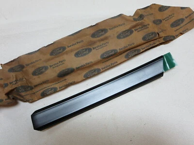 Novo em folha OEM 1980 -1982 Ford Mustang corpo de raposa para-lama dianteiro moldura acabamento tira  - Imagem 1 de 4