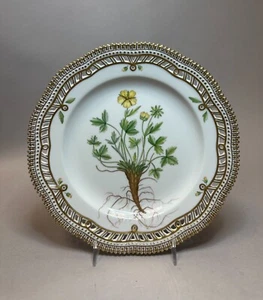 Flora Danica Luncheon Plate with Open Border – Potentilla Emarginata Pursh - Picture 1 of 7