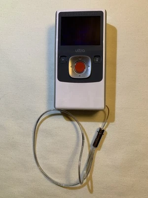 Видеокамера цифровая видеокамера Flip Ultra HD серебристая белая 4 Гб протестирована - Изображение 1 из 4