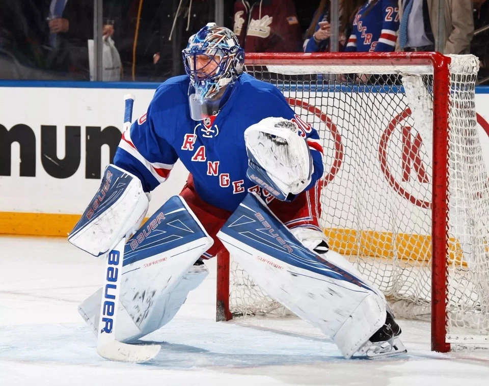 Foto de hockey de Henrik Lundqvist en postura neta New York Rangers 8x10 NHL Foto 1 de 1