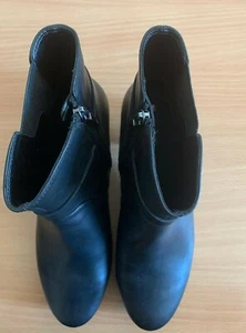 Ladies Clarks 'Un Damson Mid' Block Heel Leather Ankle Boots - D Fitting - Picture 1 of 9