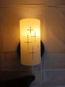 Lampada da parete atomica MCM metà secolo plastica dipinta oro design geometrico plug in - Foto 1 di 18