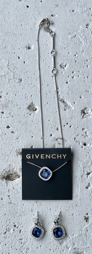 Set di collana e orecchini con ciondolo blu tono argento Givenchy