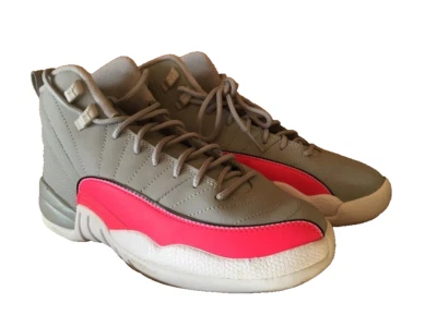 Sapato Jordan XII 12 RETRÔ cinza lobo rosa - Tamanho 6Y - Tamanho 7.5 feminino - 510815 - Imagem 1 de 4