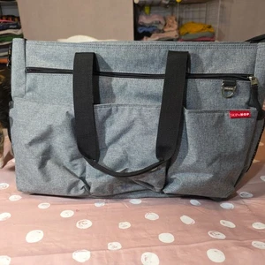 NEW large diaper bag skip.hop gray black adjustable strap changing pad spacious - Picture 1 of 20