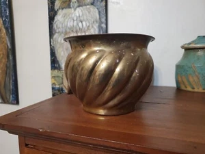 Pequeña maceta/maceta/tazón de latón con diseño arremolinado - Imagen 1 de 9