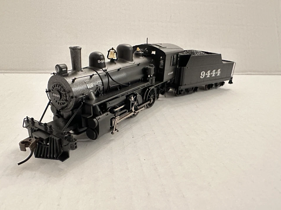 Bachmann HO 51710 ALCO 2-6-0 Steam Loco (DCC Ready) ATSF #9444 - Image 1 of 4