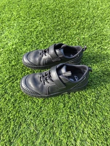 Boys Clarks School Shoes Size 2F - Picture 1 of 7