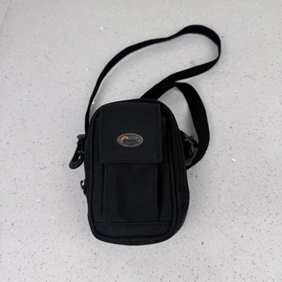 LowePro  Small Compact Camera Case with Strap Z20 Black - Image 1 of 4