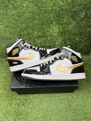 Talla 10.5 - Jordan 1 Mid SE Patente Negro Dorado Foto 1 de 4