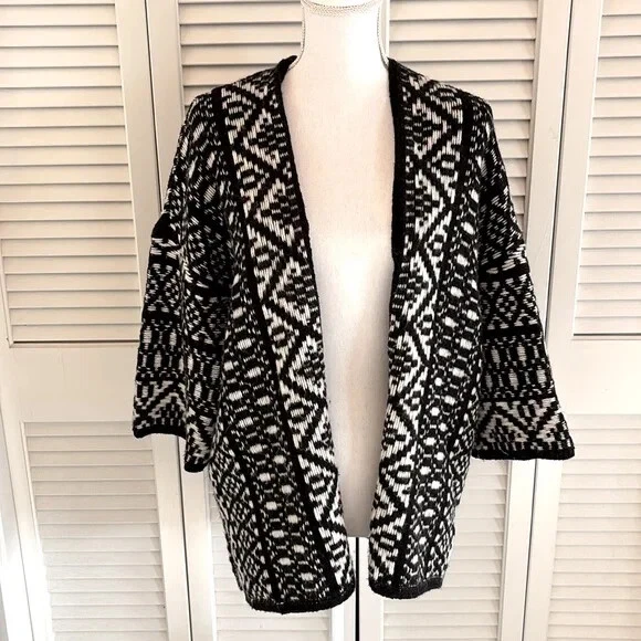 Velvet by Graham & Spencer Cardigan Sweater Women’s Black Ivory Coatigan Size ML - Image 1 of 4