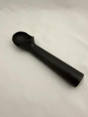 Cucharada de helado de chef mimada de colección mango lleno de líquido aluminio retirado ¡Bonita! Foto 1 de 4