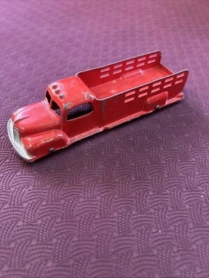 Camión de estacas TootsieToy rojo vintage no. 748 Foto 1 de 4