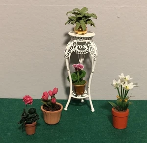 Lote de plantas y soporte alto de metal blanco miniatura para casa de muñecas - Imagen 1 de 4