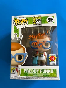 🔥 SDCC 2022 Hall H LE Exclusivo Firmado Mike Becker AUTO Freddy Funko Pop SE6800 - Imagen 1 de 6
