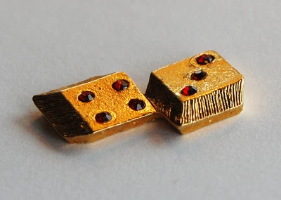 CARTÕES DE DADOS DE METAL FUNDIDO VINTAGE JOGOS DE PÔQUER • 22x12mm • STRASS VERMELHO - Imagem 1 de 3