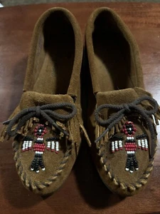 Minnetonka Women's Beaded Moccasin Brown Suede #652 ..  Size 6.5 - Picture 1 of 8