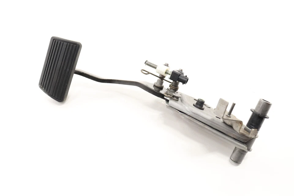 Chevrolet Suburban 2015-2020 pedal de freno delantero con soporte OEM 84378256 Foto 1 de 4