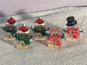Vintage Weihnachtsschmuck 5er Set Acryl Eiswürfel Schneemann Diff Kleidung AA606 - Bild 1 von 5