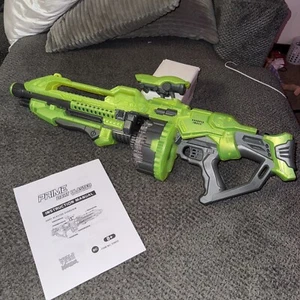 World Tech Warrior Semiautomático Prime Dart Blaster Verde Brilla en la Oscuridad Juguete - Imagen 1 de 9