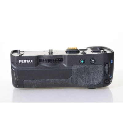 Pentax K-1 Battery Grip D-BG6 - Battery Grip - Hand Grip - Image 1 of 4