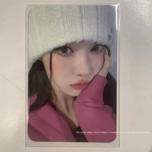 TARJETA FOTOGRÁFICA CON CAPUCHA ROSA INVIERNO AESPA 2024-25 LIVE TOUR SYNK LÍNEA PARALELA ENCORE - Imagen 1 de 2