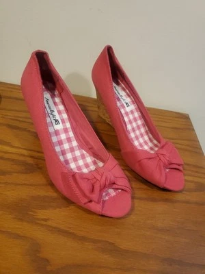 American Eagle Womens 6.5 M Wedge High Heels Peep Toe Bow Shoes Hot Pink Canvas - Image 1 of 4