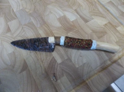Cuchillo de obsidiana artesanal de caoba (negro y marrón) con mango de cuentas Foto 1 de 4