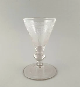 Barock - Pokalglas mit geschnittener Burg, wohl Potsdam 18.Jh. - Picture 1 of 12