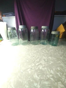 MASON 1900'S AQUA GREEN QT BOTTLES 4 AND ONE PT ALL DIFF. W / ZINC TOPS - Picture 1 of 10