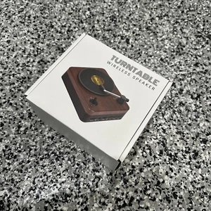 2022 GoDaddy Turntable Wireless Speaker New in Box-Retro Style-Super Cute! - Picture 1 of 2