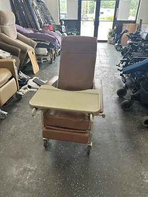 3-позиционное кресло-реклайнер Invacare Geri /больничное кресло-реклайнер #IH6065A - Изображение 1 из 4