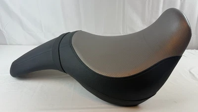  Asiento/sillín Kawasaki Vulcan 900 OEM 2007-2013 material de malla transpirable en muy buen estado+ Foto 1 de 4