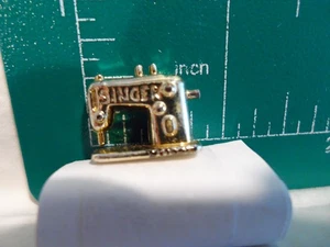 VTG Antique Cracker Jack Charm Premium Prize Plastic Gold Singer Sewing Machine - Picture 1 of 3