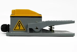 Interruttore a pedale TEMCo alluminio pressofuso resistente 15A SPDT pedale elettrico momentaneo nuovo - Foto 1 di 7
