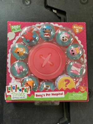 Lalaloopsy Tinies Serie 5 ROSY'S PET HOSPITAL Set + Botón Misterioso Bonus NUEVO Foto 1 de 2