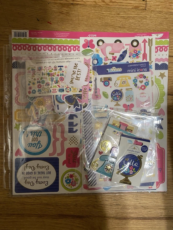 Gran lote de papeles y suministros para manualidades por valor de $175 Foto 1 de 4