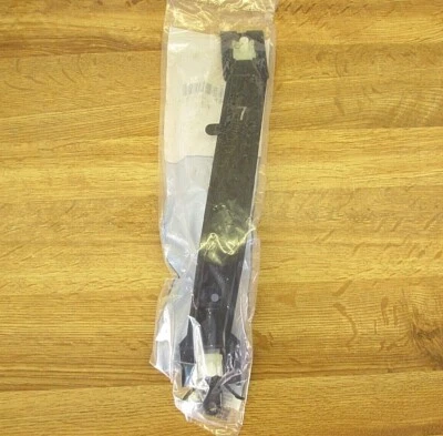 NOS! 1993 1994 1995 1996 CADILLAC FLEETWOOD RH #7 ROCKER MOLDING RETAINER CLIP - Image 1 of 4