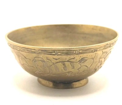 Antiguo cuenco asiático firmado 1925 latón grabado en relieve animal perro Foto 1 de 4